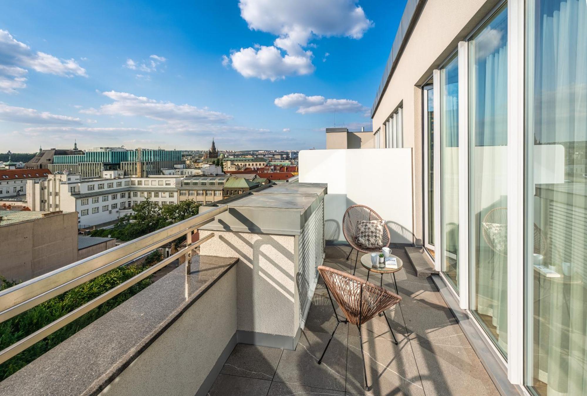 Vn17 Rooftop Suites By Adrez Prague Ngoại thất bức ảnh