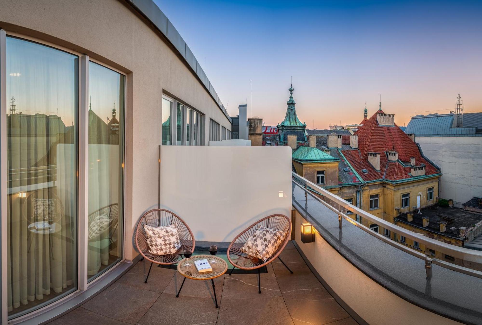 Vn17 Rooftop Suites By Adrez Prague Ngoại thất bức ảnh