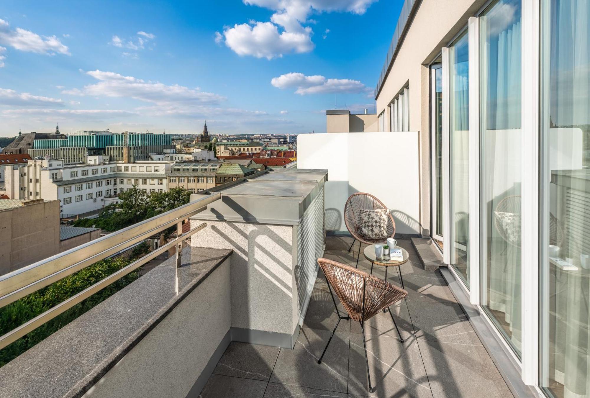 Vn17 Rooftop Suites By Adrez Prague Ngoại thất bức ảnh