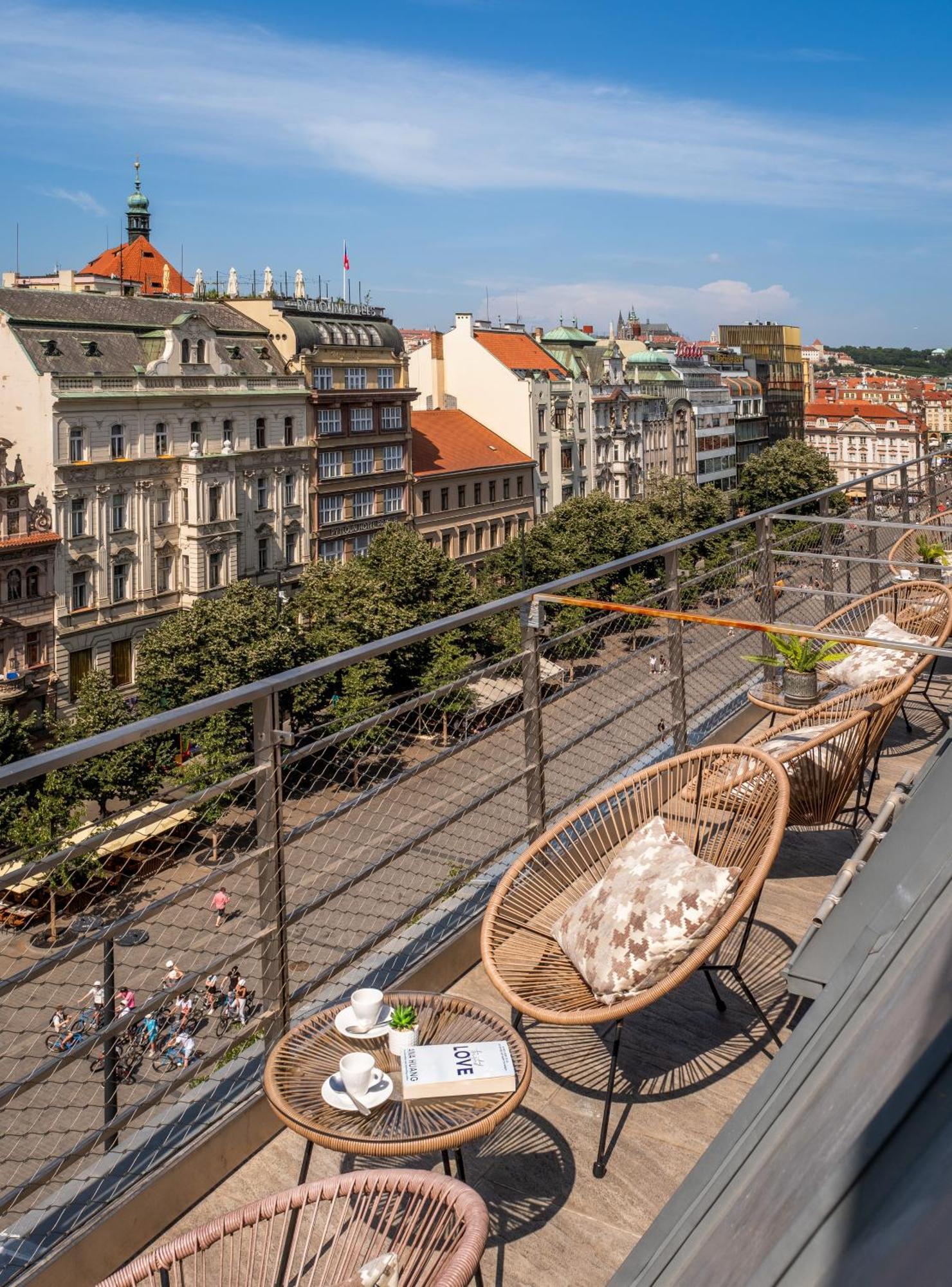 Vn17 Rooftop Suites By Adrez Prague Ngoại thất bức ảnh